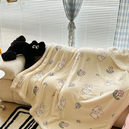 91家纺网 家纺一手货源 找家纺 昔可家纺 2023新款ins风牛奶绒羊羔绒印花毛毯（风格二） 花小兔