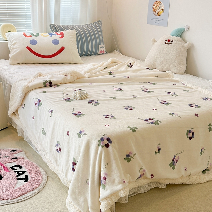 91家纺网 家纺一手货源 找家纺 昔可家纺 2023新款ins风牛奶绒羊羔绒印花毛毯（风格一） 紫色葡萄