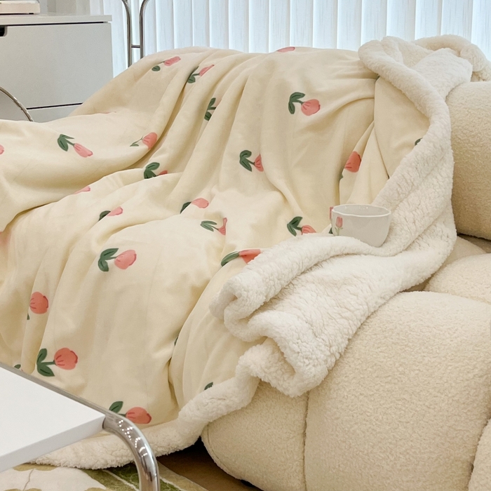 91家纺网 家纺一手货源 找家纺 昔可家纺 2023新款ins风牛奶绒羊羔绒印花毛毯（风格二） 粉嫩小郁金