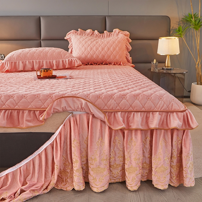 91家纺网 家纺一手货源 找家纺 罗艺轩 2024新款欧洲风情宝宝绒可拆卸夹棉床裙三件套 美人玉