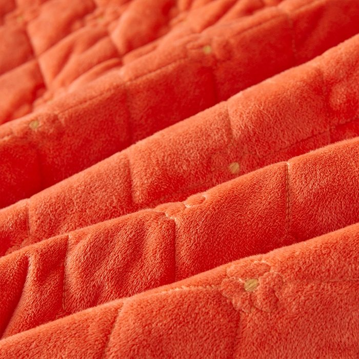 91家纺网 家纺一手货源 找家纺 罗艺轩 2024新款花季宝宝绒全套夹棉絎缝加厚系列床裙三件套 爱玛橙