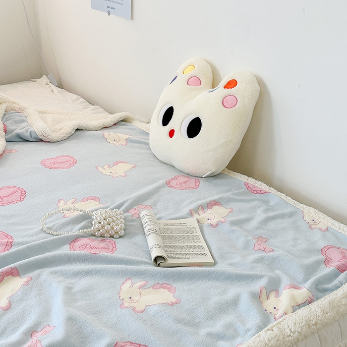 91家纺网 家纺一手货源 找家纺 昔可家纺 2023新款ins风牛奶绒羊羔绒印花毛毯（风格一） 萝莉爱心兔