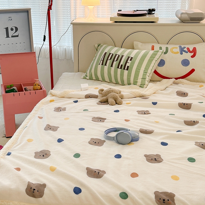 91家纺网 家纺一手货源 找家纺 昔可家纺 2023新款ins风牛奶绒羊羔绒印花毛毯（风格一） 彩色波点熊