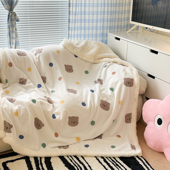 91家纺网 家纺一手货源 找家纺 昔可家纺 2023新款ins风牛奶绒羊羔绒印花毛毯（风格二） 彩色波点熊