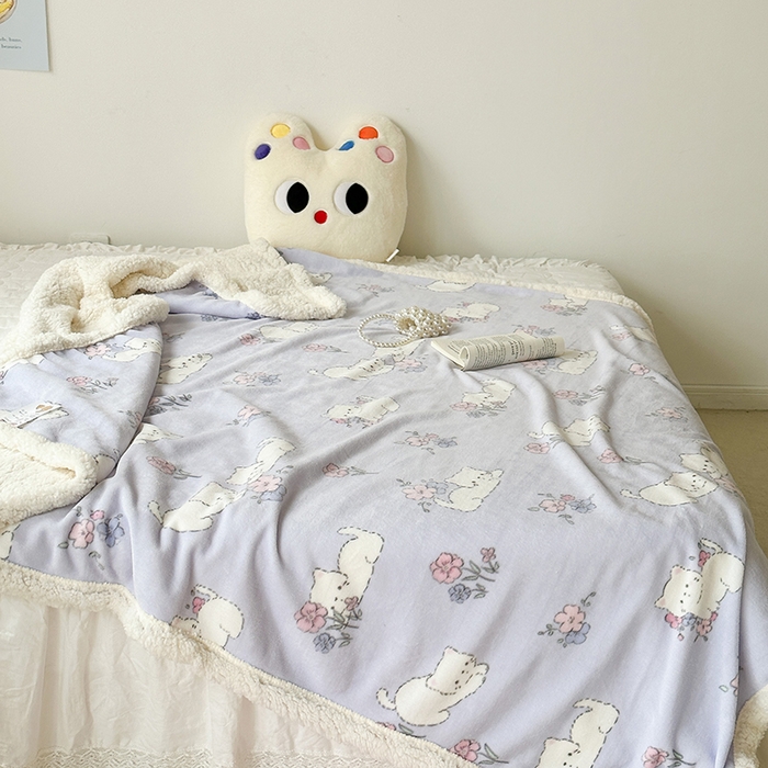 91家纺网 家纺一手货源 找家纺 昔可家纺 2023新款ins风牛奶绒羊羔绒印花毛毯（风格一） 花花小猫咪