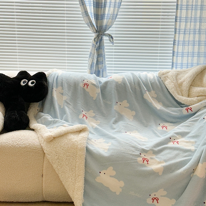 91家纺网 家纺一手货源 找家纺 昔可家纺 2023新款ins风牛奶绒羊羔绒印花毛毯（风格二） 丝带小兔蓝