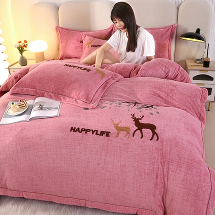 91家纺网 家纺一手货源 找家纺 代芙家纺 2023秋冬新品全消光8.5斤牛奶绒加厚保暖毛巾绣四件套 小鹿-豆沙