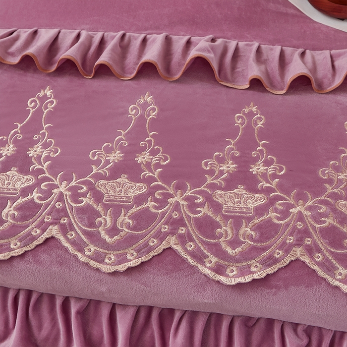 91家纺网 家纺一手货源 找家纺 罗艺轩 2024新款欧洲风情宝宝绒可拆卸夹棉床裙四件套 丁香紫