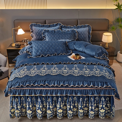 91家纺网 家纺一手货源 找家纺 罗艺轩 2024新款欧洲风情宝宝绒可拆卸夹棉床裙四件套 宝石蓝