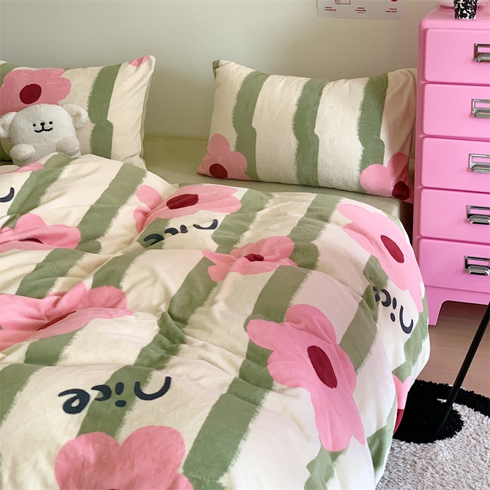 91家纺网 家纺一手货源 找家纺 星期八 2023新款210g双面牛奶绒印花四件套 花花