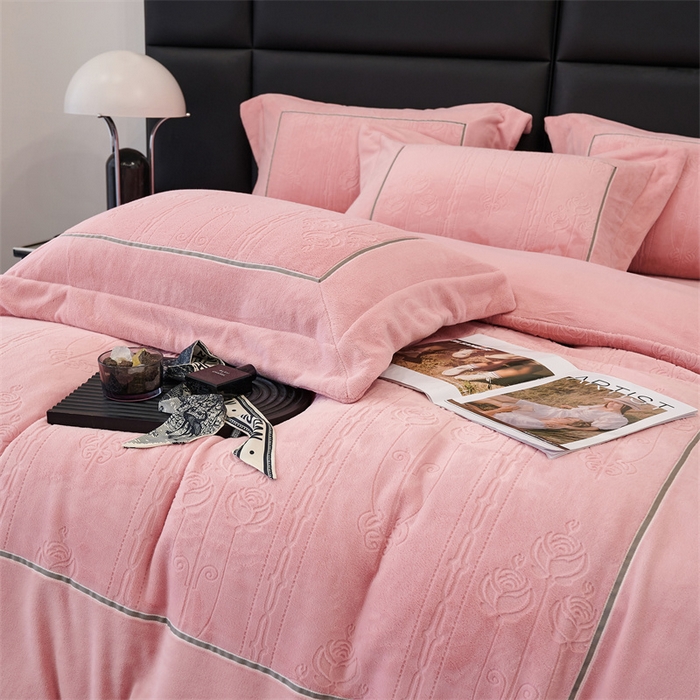 91家纺网 家纺一手货源 找家纺 榻尚家居 2023新款秋冬暖绒Queen系列-玫瑰花园 温柔粉