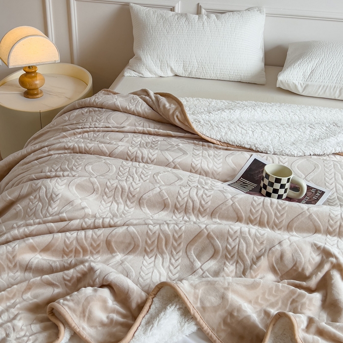 91家纺网 家纺一手货源 找家纺 宜家坊 新款秋冬高克重法莱绒羊羔绒立体剪花纯色多功能毛毯 浅奶咖