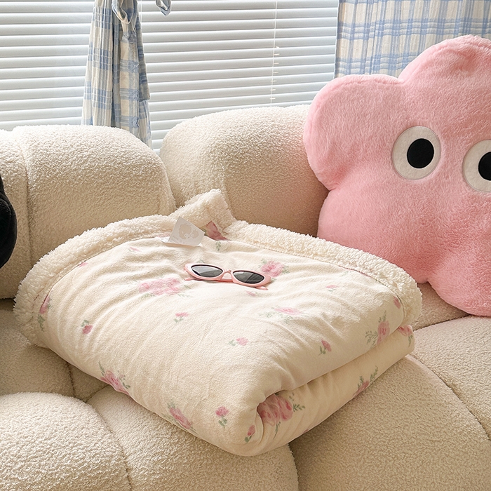 91家纺网 家纺一手货源 找家纺 昔可家纺 2023新款ins风牛奶绒羊羔绒印花毛毯（风格二） 午后茶花