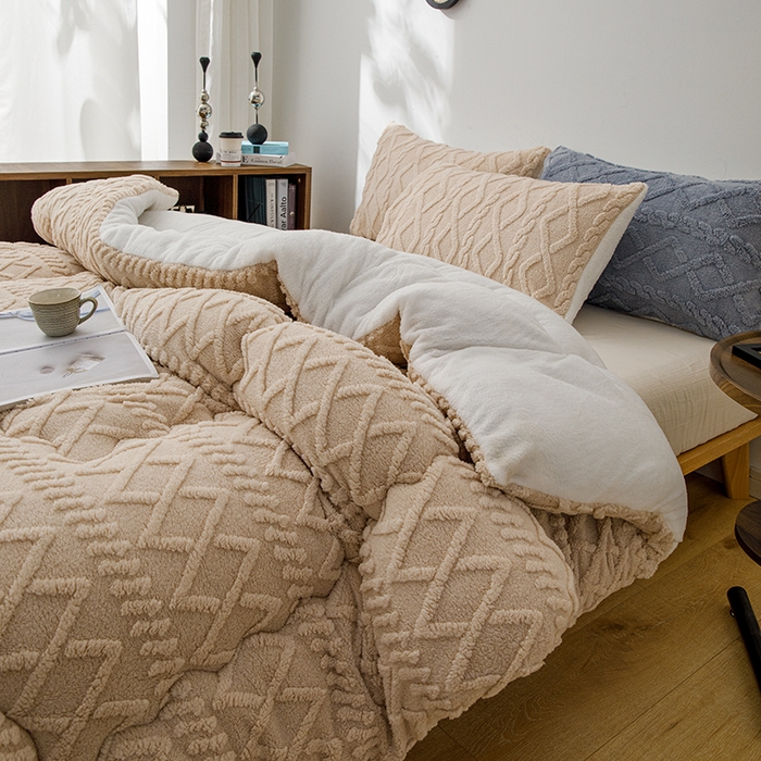 91家纺网 家纺一手货源 找家纺 雅蔓依 2025新款塔芙绒羊羔绒冬被被子被芯 卡其色