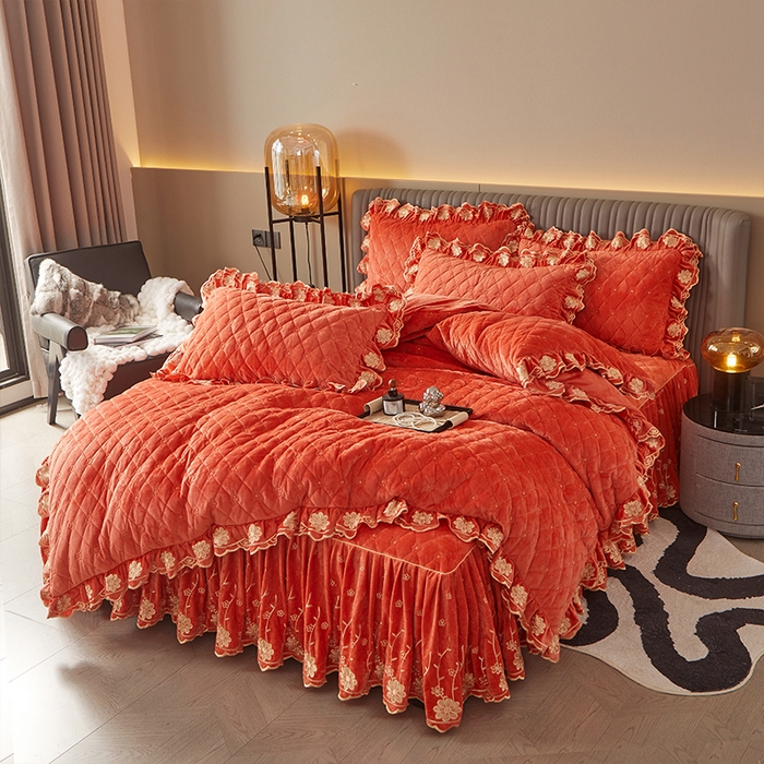 91家纺网 家纺一手货源 找家纺 罗艺轩 2024新款花季宝宝绒全套夹棉絎缝加厚系列床裙套件 爱玛橙