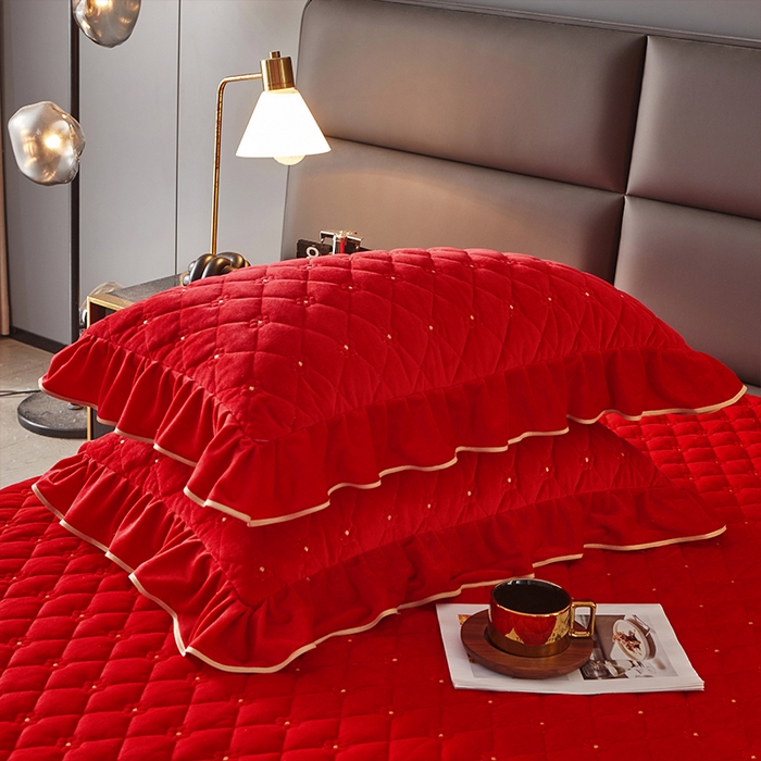 91家纺网 家纺一手货源 找家纺 罗艺轩 2024新款欧洲风情宝宝绒可拆卸夹棉床裙四件套 喜庆红