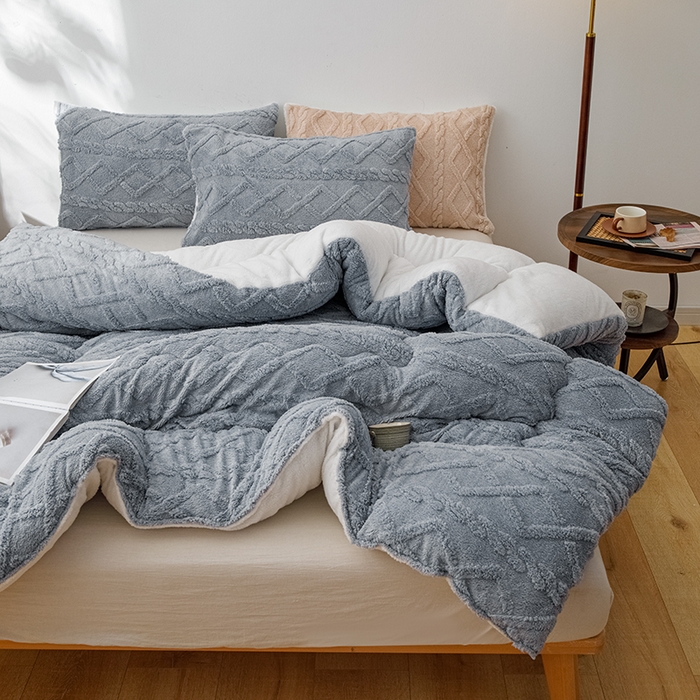 91家纺网 家纺一手货源 找家纺 雅蔓依 2025新款塔芙绒羊羔绒冬被被子被芯 典雅灰