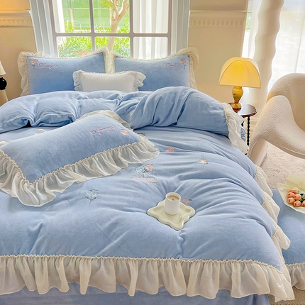 可以家居 2023新款牛奶绒绣花花边款四件套玫瑰庄园 天空蓝