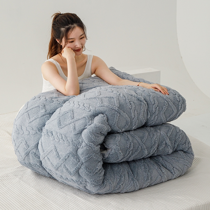 91家纺网 家纺一手货源 找家纺 雅蔓依 2025新款塔芙绒羊羔绒冬被被子被芯 典雅灰