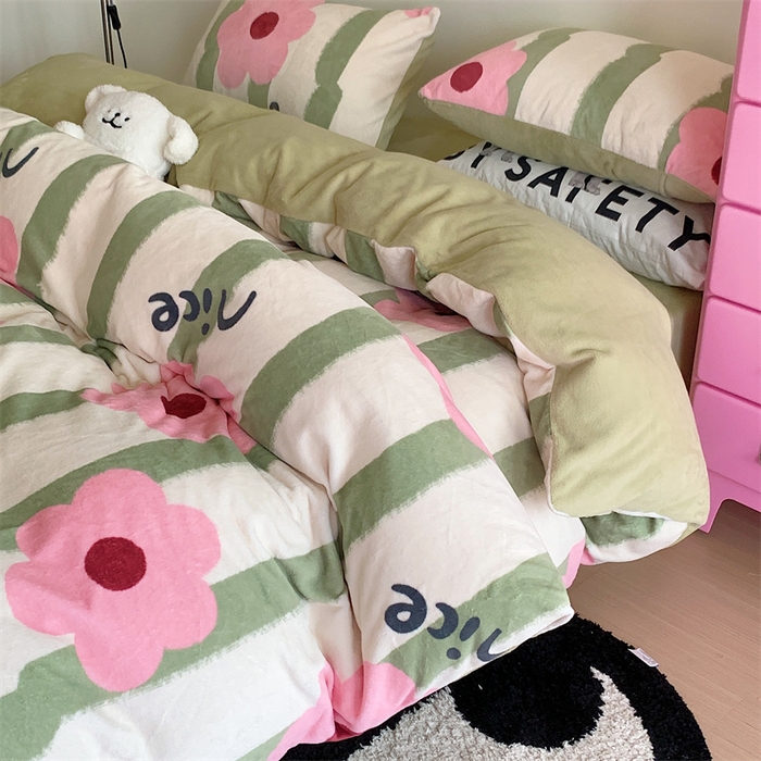 91家纺网 家纺一手货源 找家纺 星期八 2023新款210g双面牛奶绒印花四件套 花花