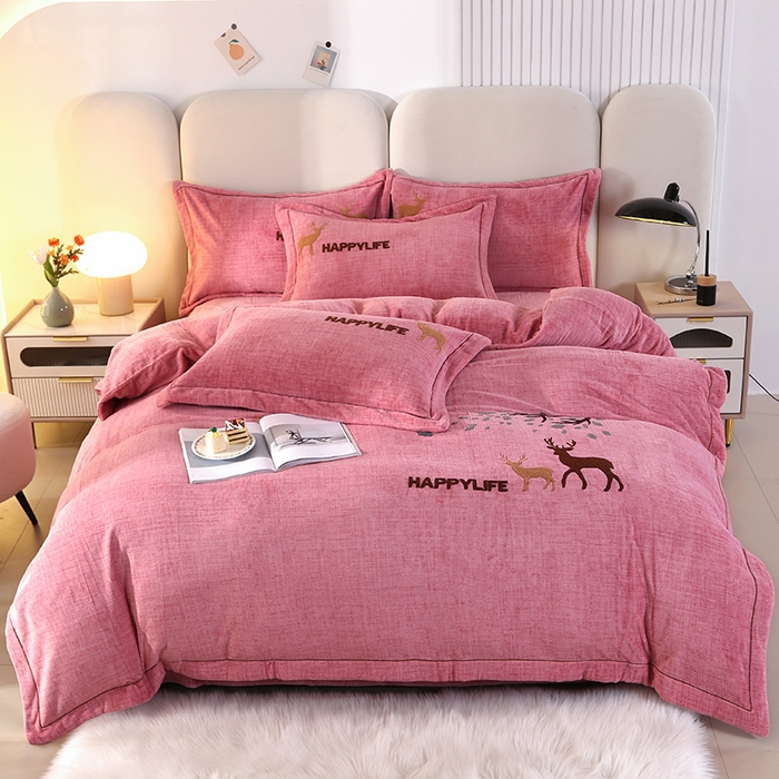 91家纺网 家纺一手货源 找家纺 代芙家纺 2023秋冬新品全消光8.5斤牛奶绒加厚保暖毛巾绣四件套 小鹿-豆沙