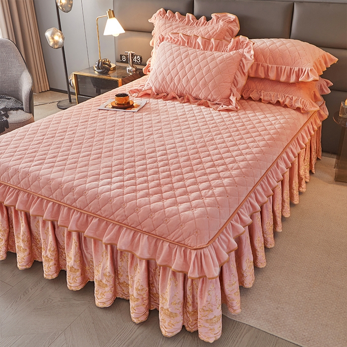 91家纺网 家纺一手货源 找家纺 罗艺轩 2024新款欧洲风情宝宝绒可拆卸夹棉床裙三件套 美人玉