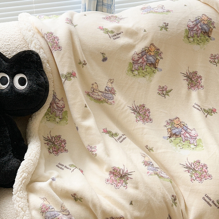 91家纺网 家纺一手货源 找家纺 昔可家纺 2023新款ins风牛奶绒羊羔绒印花毛毯（风格二） 小熊花园