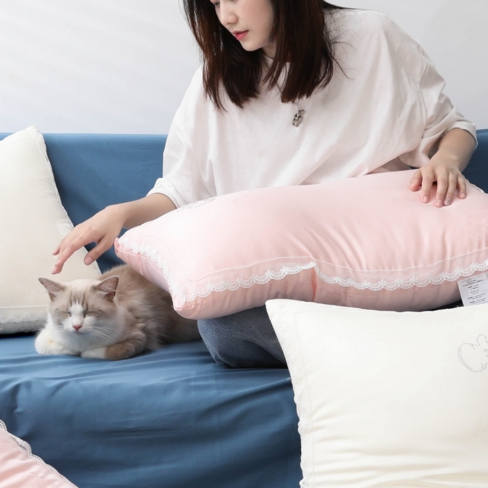 91家纺网 家纺一手货源 找家纺 拾光枕芯 2023新款天丝牛奶蕾丝枕 玉色