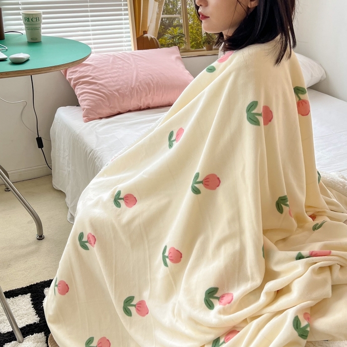 91家纺网 家纺一手货源 找家纺 昔可家纺 2023新款ins风牛奶绒羊羔绒印花毛毯（风格一） 粉嫩小郁金