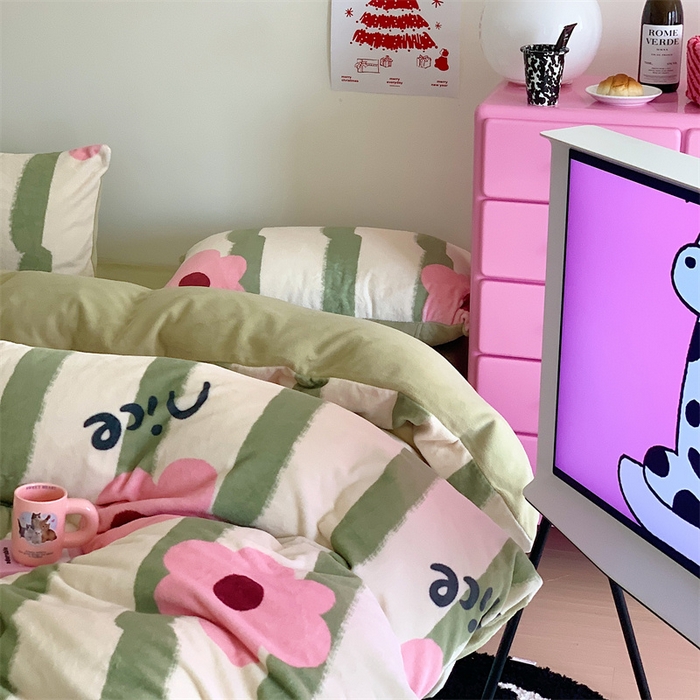 91家纺网 家纺一手货源 找家纺 星期八 2023新款210g双面牛奶绒印花四件套 花花