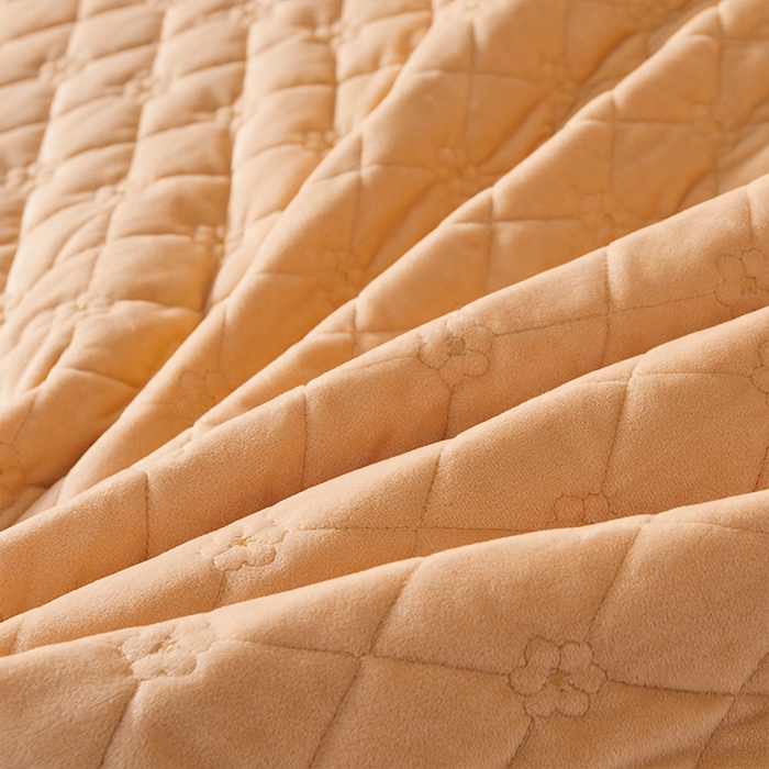 91家纺网 家纺一手货源 找家纺 罗艺轩 2024新款花季宝宝绒全套夹棉絎缝加厚系列床裙套件 香槟金