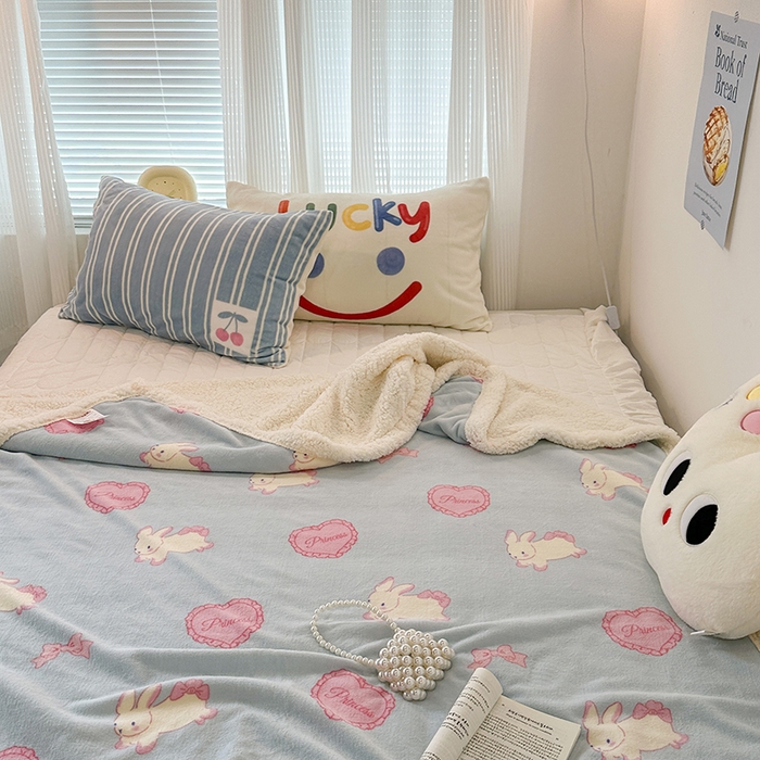 91家纺网 家纺一手货源 找家纺 昔可家纺 2023新款ins风牛奶绒羊羔绒印花毛毯（风格一） 萝莉爱心兔