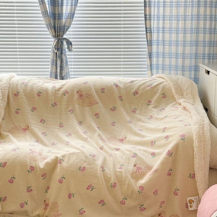91家纺网 家纺一手货源 找家纺 昔可家纺 2023新款ins风牛奶绒羊羔绒印花毛毯（风格二） 天鹅玫瑰