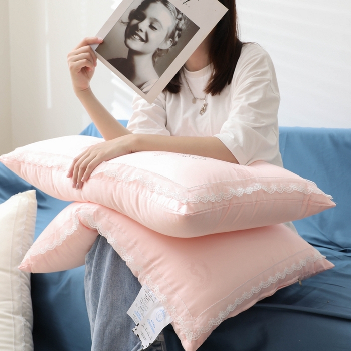 91家纺网 家纺一手货源 找家纺 拾光枕芯 2023新款天丝牛奶蕾丝枕 玉色