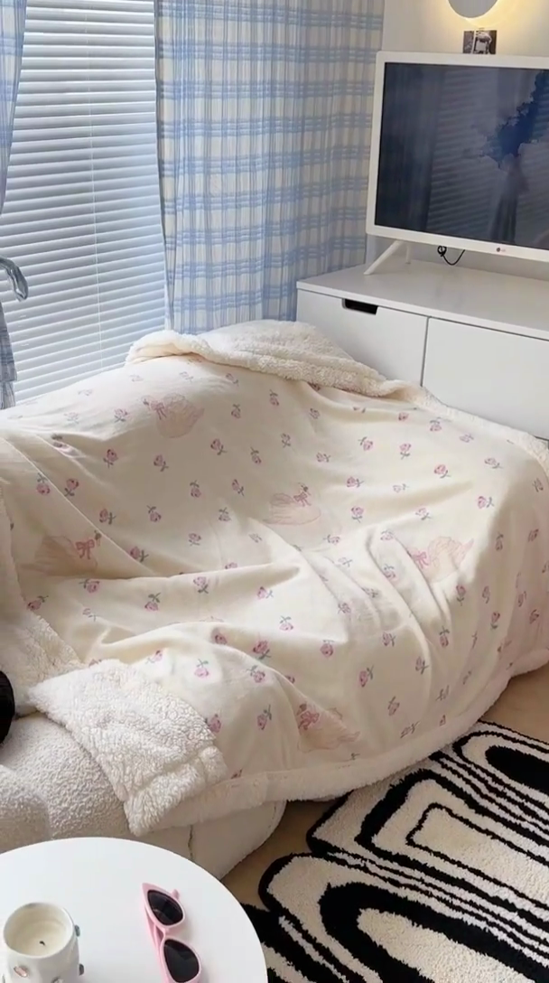 91家纺网 家纺一手货源 找家纺 昔可家纺 2023新款ins风牛奶绒羊羔绒印花毛毯（风格二） 天鹅玫瑰