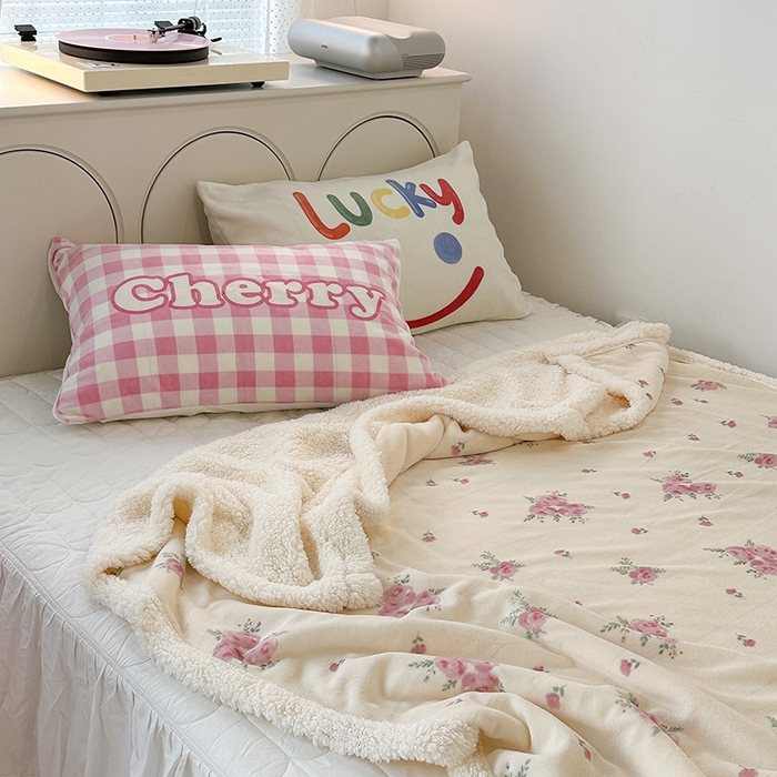 91家纺网 家纺一手货源 找家纺 昔可家纺 2023新款ins风牛奶绒羊羔绒印花毛毯（风格一） 午后茶花