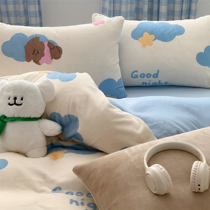 91家纺网 家纺一手货源 找家纺 星期八 2023新款210g双面牛奶绒印花四件套 云朵狗狗