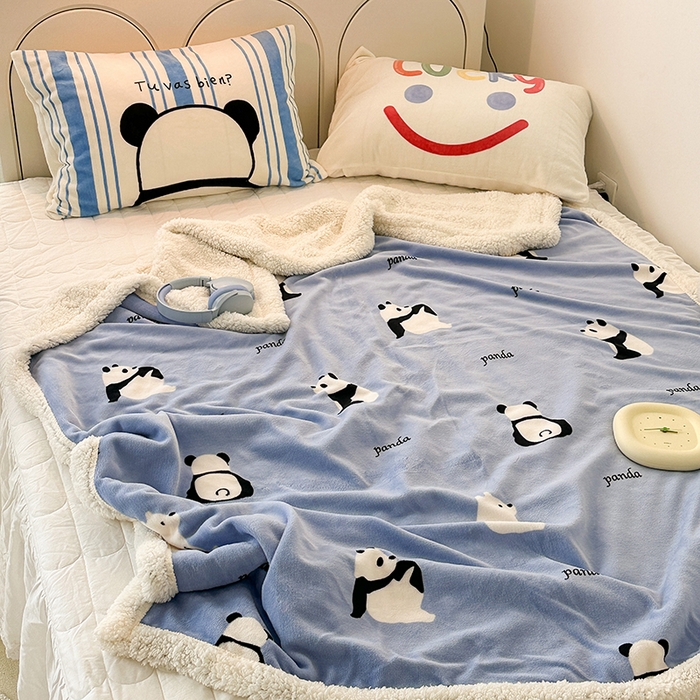91家纺网 家纺一手货源 找家纺 昔可家纺 2023新款ins风牛奶绒羊羔绒印花毛毯（风格一） 蓝底熊猫
