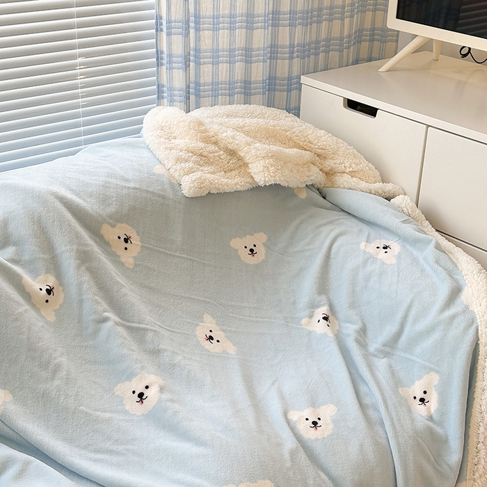 91家纺网 家纺一手货源 找家纺 昔可家纺 2023新款ins风牛奶绒羊羔绒印花毛毯（风格二） 蓝底小白熊