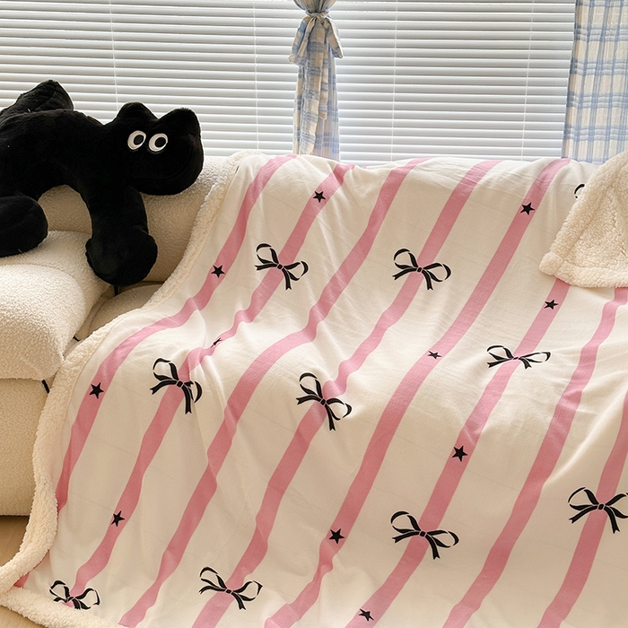 91家纺网 家纺一手货源 找家纺 昔可家纺 2023新款ins风牛奶绒羊羔绒印花毛毯（风格二） 星星竖条蝴蝶结