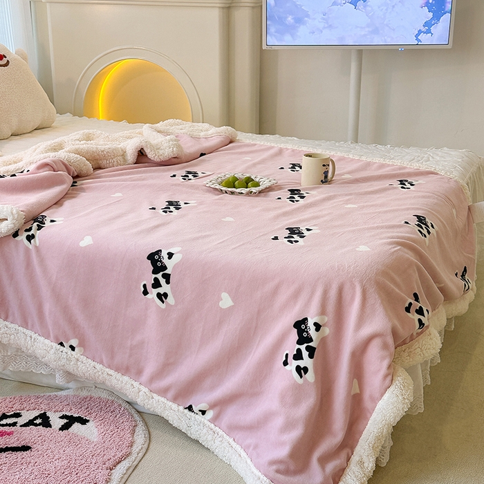 91家纺网 家纺一手货源 找家纺 昔可家纺 2023新款ins风牛奶绒羊羔绒印花毛毯（风格一） 爱心小黑猫