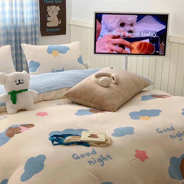 91家纺网 家纺一手货源 找家纺 星期八 2023新款210g双面牛奶绒印花四件套 云朵狗狗