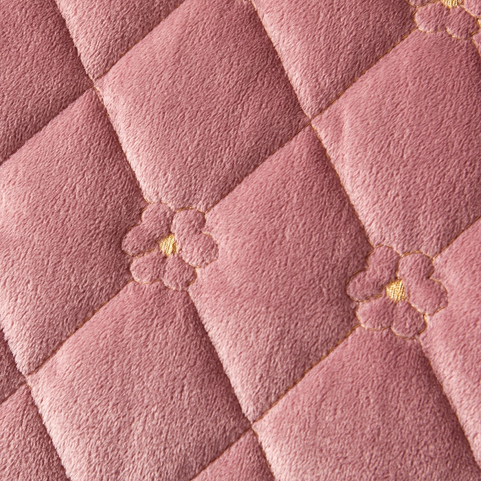 91家纺网 家纺一手货源 找家纺 罗艺轩 2024新款花季宝宝绒全套夹棉絎缝加厚系列床裙三件套 豆沙粉