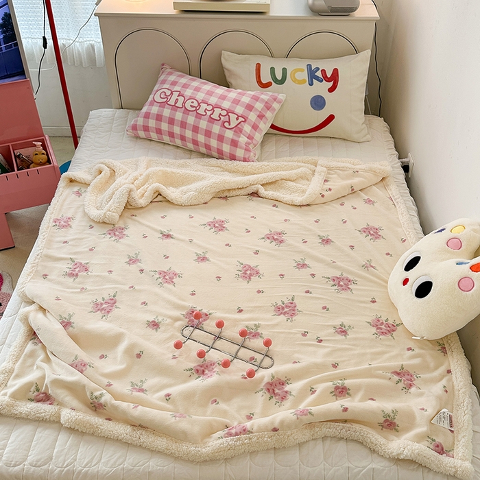 91家纺网 家纺一手货源 找家纺 昔可家纺 2023新款ins风牛奶绒羊羔绒印花毛毯（风格一） 午后茶花