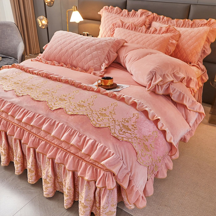 91家纺网 家纺一手货源 找家纺 罗艺轩 2024新款欧洲风情宝宝绒可拆卸夹棉床裙四件套 美人玉