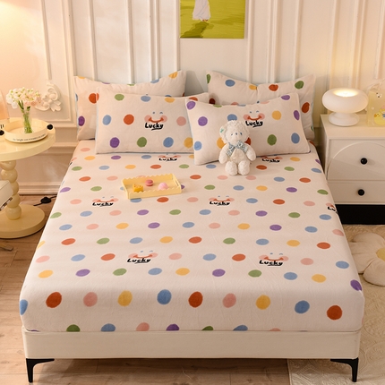 91家纺网 家纺一手货源 找家纺 慕梵 2023新款牛奶绒印花床笠 七彩波点