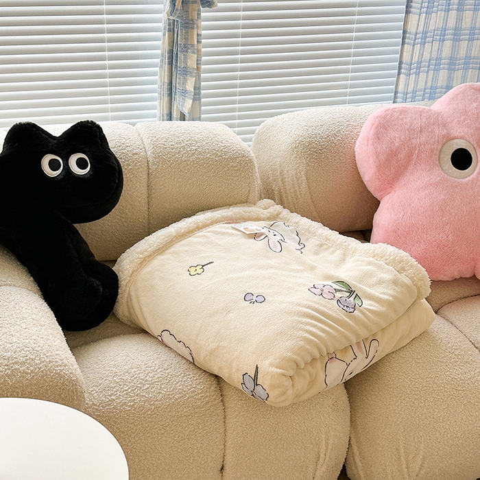 91家纺网 家纺一手货源 找家纺 昔可家纺 2023新款ins风牛奶绒羊羔绒印花毛毯（风格二） 花小兔