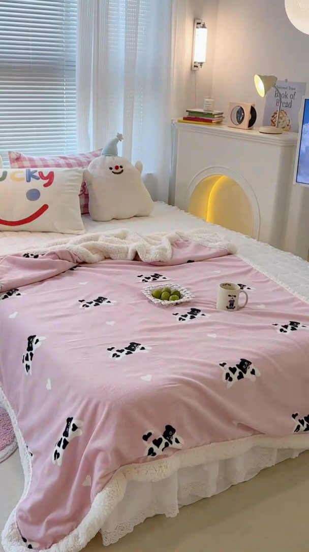 91家纺网 家纺一手货源 找家纺 昔可家纺 2023新款ins风牛奶绒羊羔绒印花毛毯（风格一） 爱心小黑猫