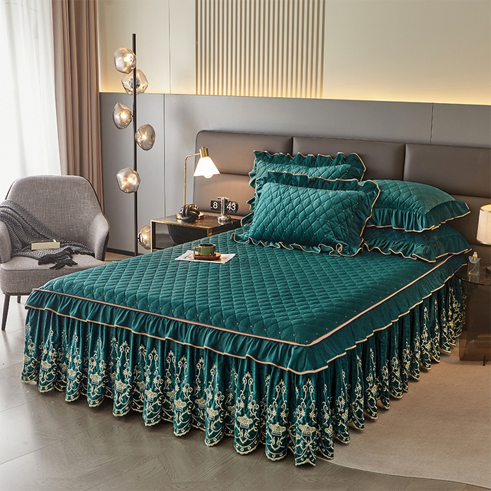 91家纺网 家纺一手货源 找家纺 罗艺轩 2024新款欧洲风情宝宝绒可拆卸夹棉床裙三件套 橄榄绿