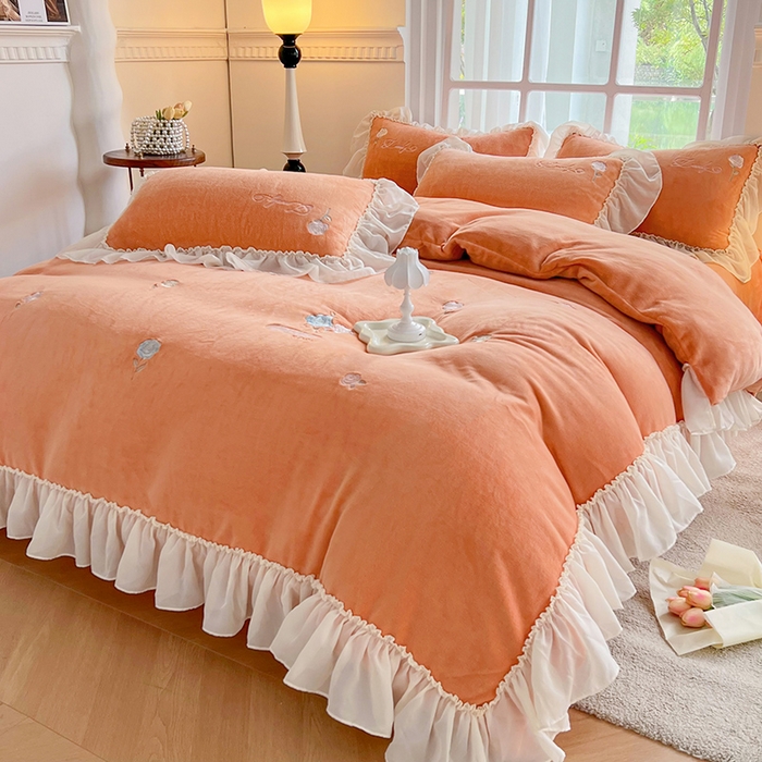 91家纺网 家纺一手货源 找家纺 可以家居 2023新款牛奶绒绣花花边款四件套玫瑰庄园 爱玛橙